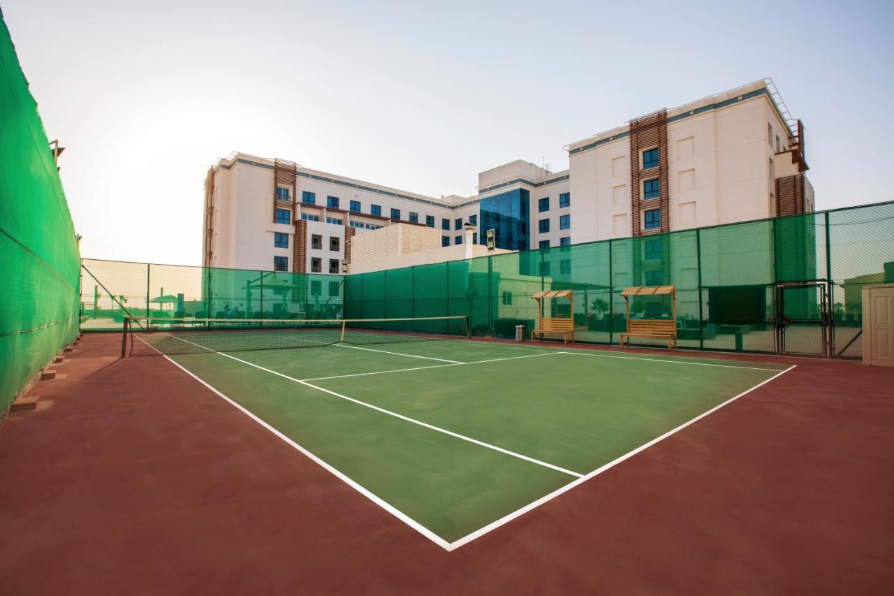 فندق هيلي ريحان باي روتانا العين المظهر الخارجي الصورة Tennis court