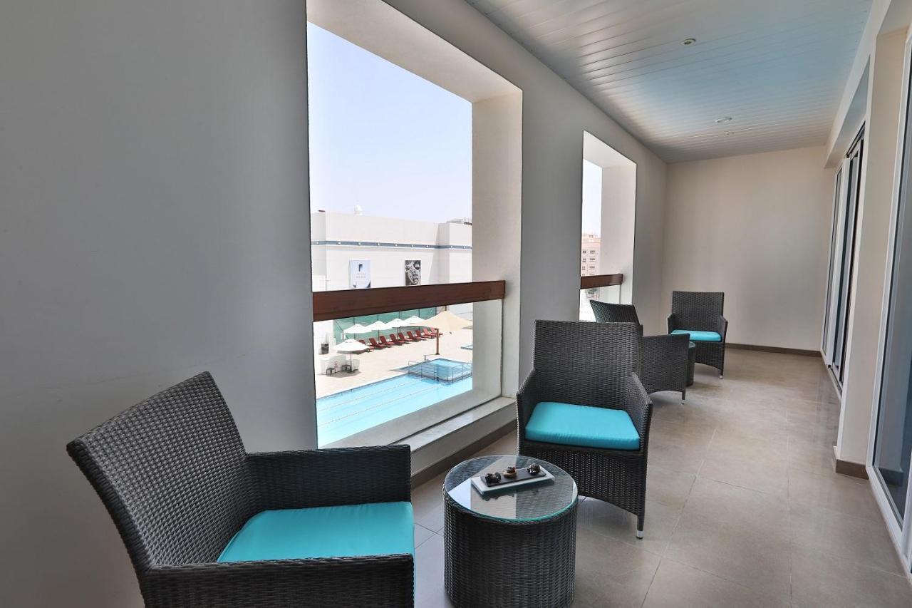 فندق هيلي ريحان باي روتانا العين المظهر الخارجي الصورة A balcony at the hotel
