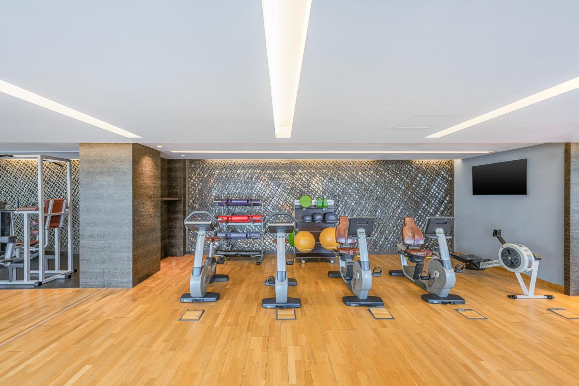فندق هيلي ريحان باي روتانا العين المظهر الخارجي الصورة The gym at the hotel